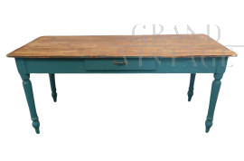 Tavolo da cucina vintage in legno di abete verde                            