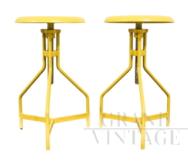 Coppia-di-sgabelli-industriali-in-metallo-giallo-design-italiano-anni-70                            