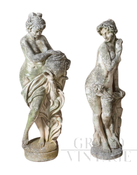 Coppia di sculture antiche da giardino con figure femminili in pietra Vicentina                            