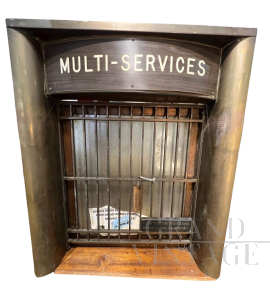 Finestrella di servizio della stazione Grand Central di New York                            