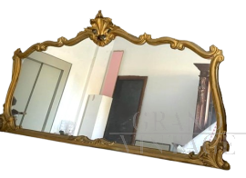   Grande specchiera in legno dorato in stile antico                          