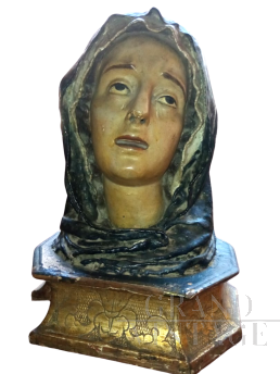 Mezzo busto di Madonna Addolorata in legno policromo, Napoli inizio '600                            