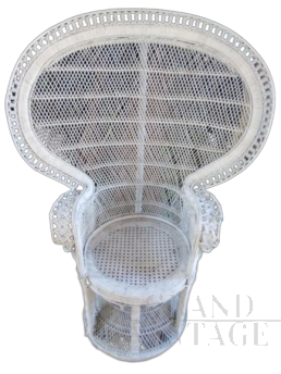 Poltrona in vimini Emmanuelle Peacock in pittura bianca                            