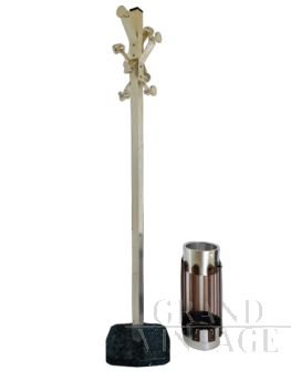 Set con appendiabiti e portaombrelli vintage in acciaio, anni '70                            