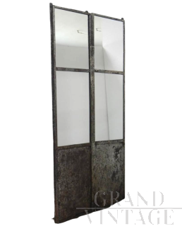 Specchio su porta industriale in ferro marrone, 1920                            