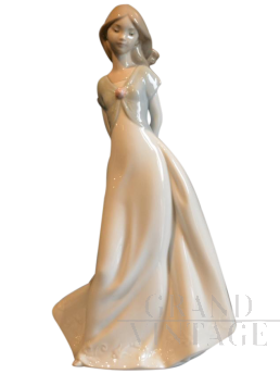 Statuetta di donna in porcellana Nao Porcelain 