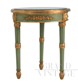 Tavolino in stile Luigi Filippo laccato verde e oro con piano rotondo in marmo                            