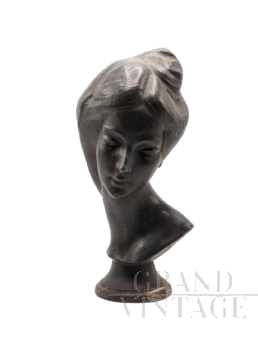Testa di donna, scultura in terracotta di Pino Cioffi