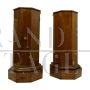 Coppia di antiche colonne portascultura in noce