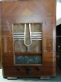 Ducretet Thomson vintage radio with turntable                      
                            