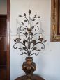 Antique style wooden table lamp with floral pattern in iron and sheet metal
