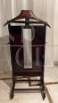 Vintage Fratelli Reguitti style valet stand in walnut and brass, 1970s