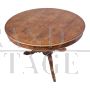 Classic round table with central leg
