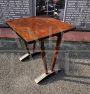 Tavolo design vintage in legno                            
      Vintage wooden design table                      