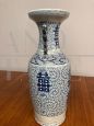 Large antique Chinese vase from the late 19th century with blue decorations