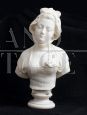 Antique sculpture in statuary white marble depicting the bust of a noblewoman