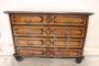 Important baroque chest of drawers in inlaid walnut, Italy 17th century