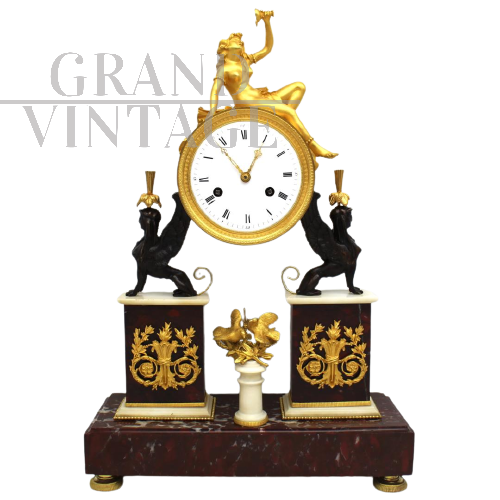 Antico orologio a pendolo Parigina Direttorio in bronzo dorato e marmo '700                            
