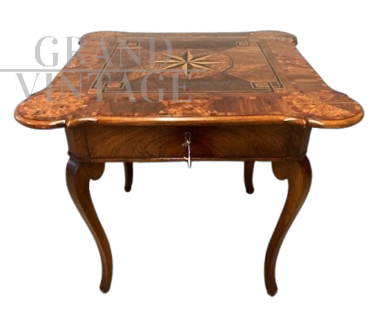 Antico tavolo da gioco intarsiato a Rolo, fine '700                            