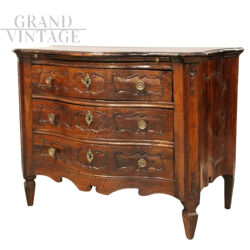 Cassettone comò Luigi XVI in noce intagliato, Italia '700                            