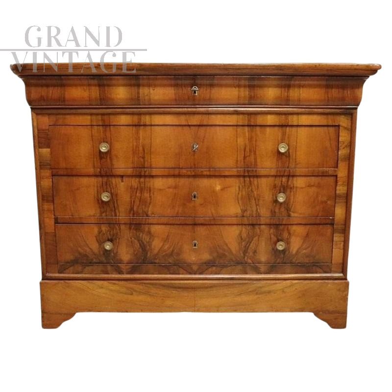 Comò in legno di noce di metà '800, restaurato                            