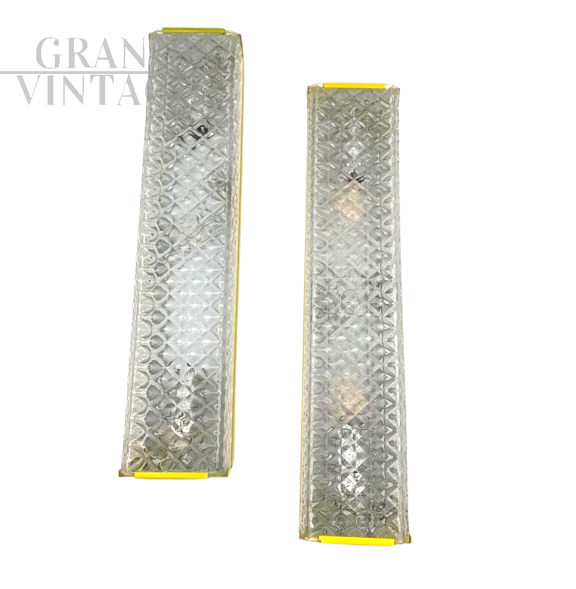 Coppia applique o plafoniere vintage lunghe in vetro e metallo giallo                            
