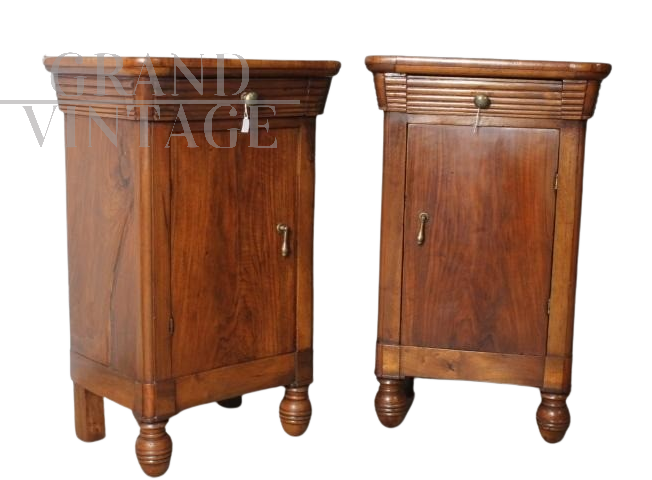 Coppia di comodini antichi Carlo X in noce, Milano 1820                            
