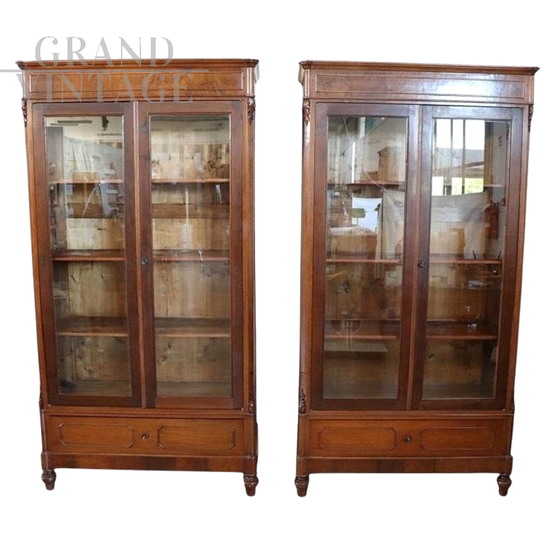 Coppia di librerie antiche in noce dell'800 restaurate                            