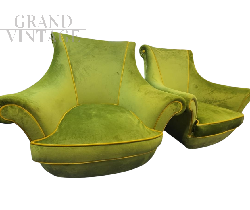 Coppia di poltrone vintage in velluto verde                            