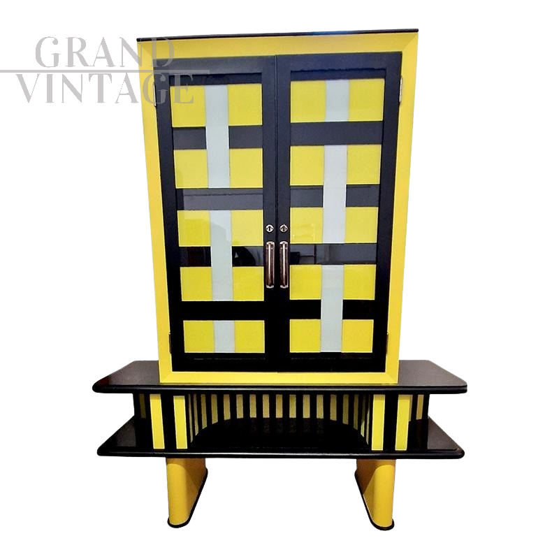 Credenza dispensa design in vetro giallo e nero                            