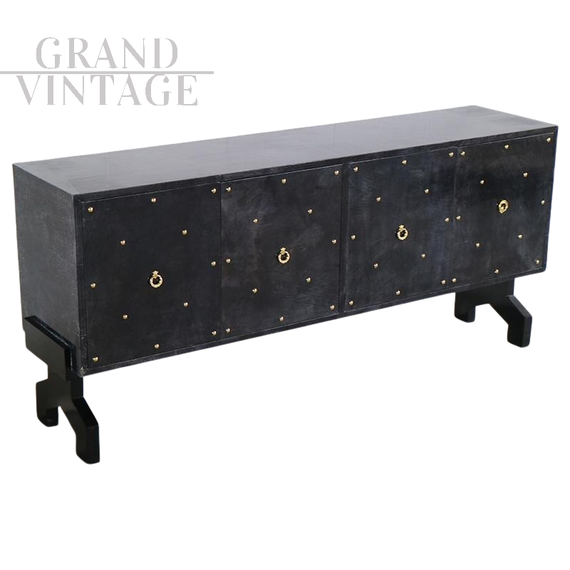 Credenza a quattro ante in pergamena nera                            