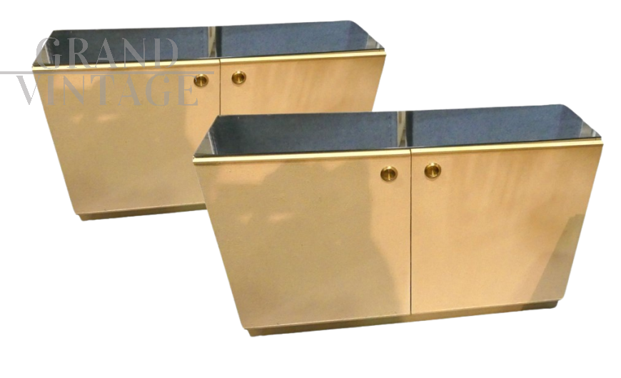 Coppia di credenze vintage rivestite in tessuto con piano a specchio                            