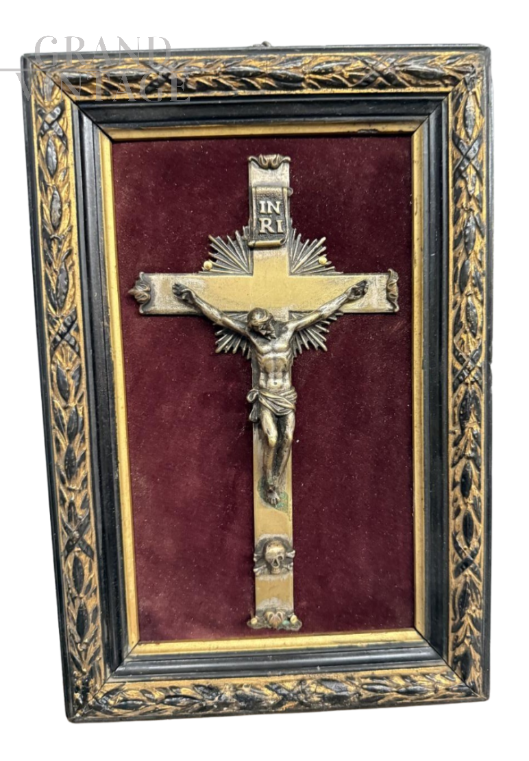 Crocefisso antico in bronzo del XIX secolo con cornice                            