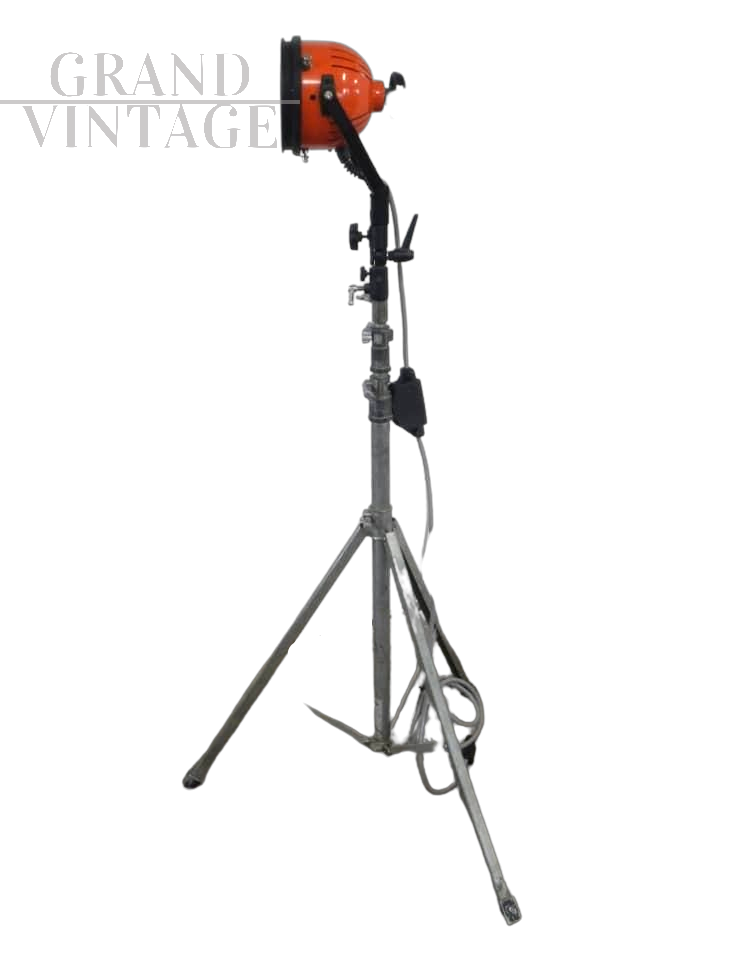 Faro industriale con cavalletto anni '70 marca Ianiro                            