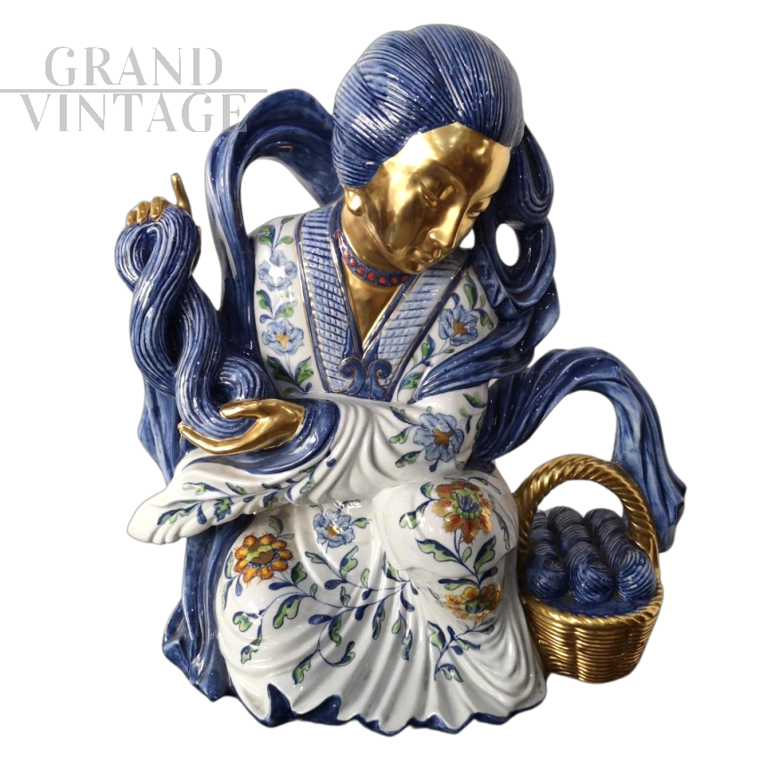 Geisha di porcellana dipinta a mano con oro zecchino, anni '50                            