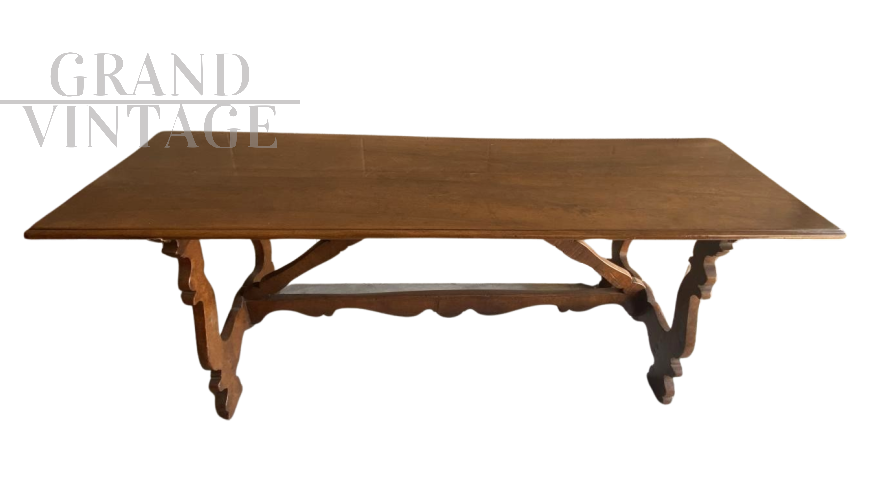 Grande tavolo fratino in legno massello con gambe a lira                            