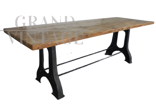 Grande tavolo industriale con piano in legno, anni '60