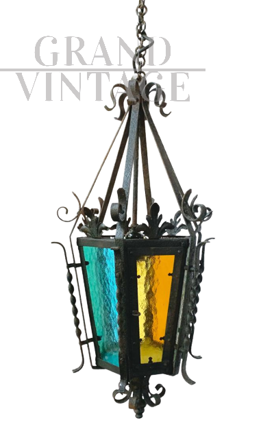 Lampadario a lanterna anni '50 in ferro battuto con vetri piombati