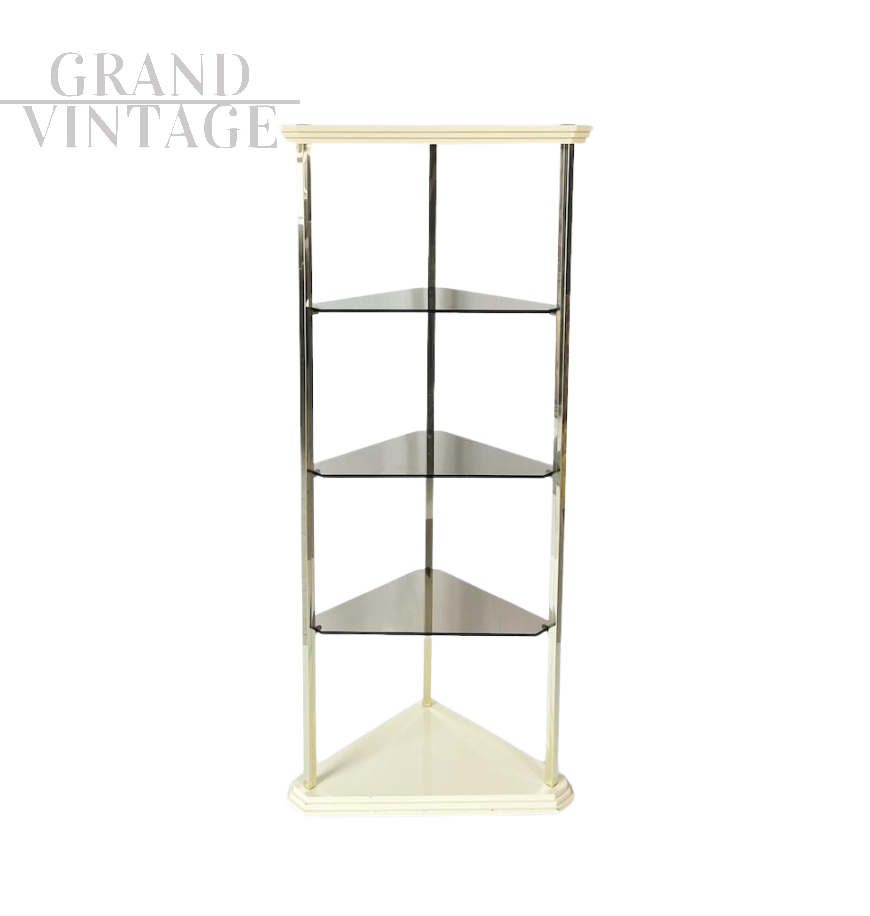 Libreria angoliera Stillglass in legno laccato avorio e vetro fumé, 1980                            