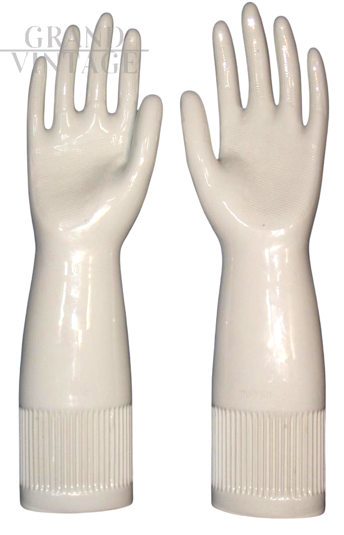 Mano in ceramica smaltata con base di cristallo                            