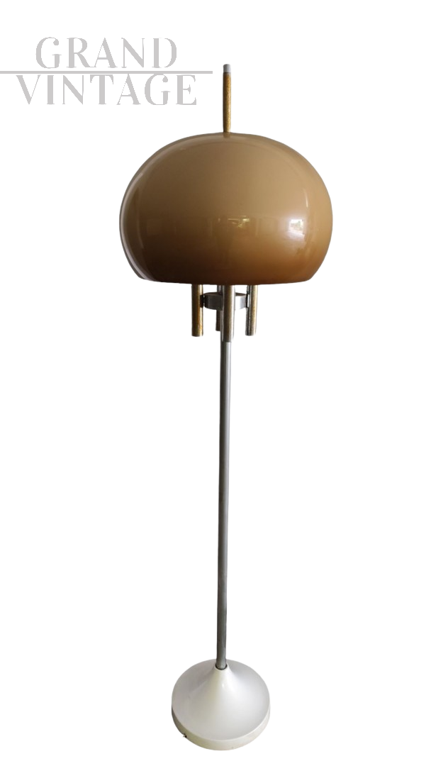 Piantana in stile Guzzini con paralume a boccia marrone                            