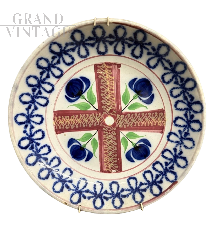 Piatto antico francese in maiolica con tulipani, XIX secolo                            