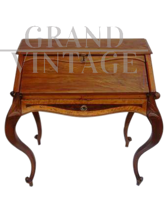 Piccola ribaltina di inizio '900 in ciliegio, noce e radica di noce