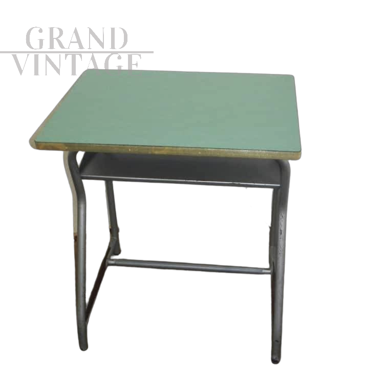 Piccolo banco scolastico vintage in formica verde, anni '70                            