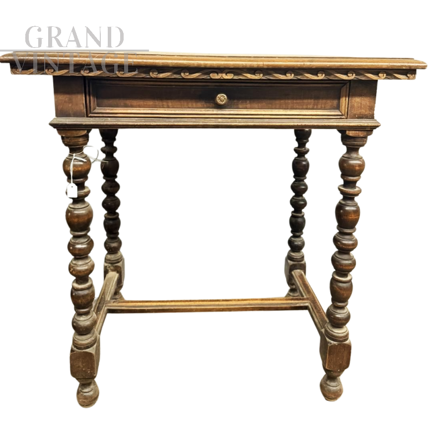 Piccolo tavolino scrittoio dell'800 in noce massello                            