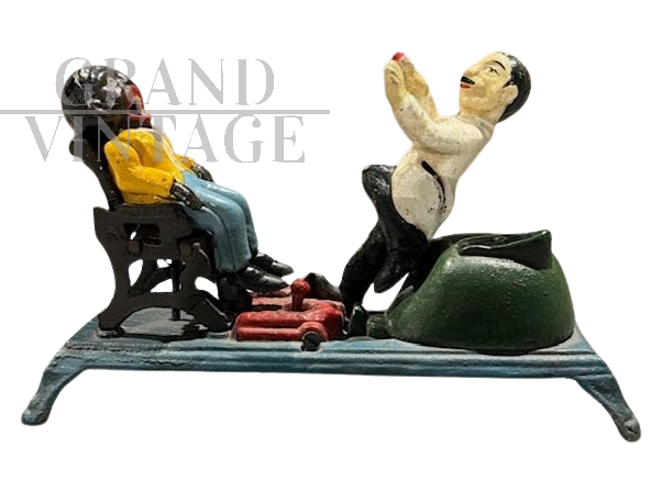 Salvadanaio vintage in ghisa con meccanismo, dipinto a mano                            