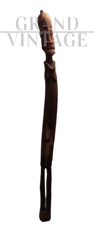 Scultura con figura longilinea in legno, arte africana, anni '70
