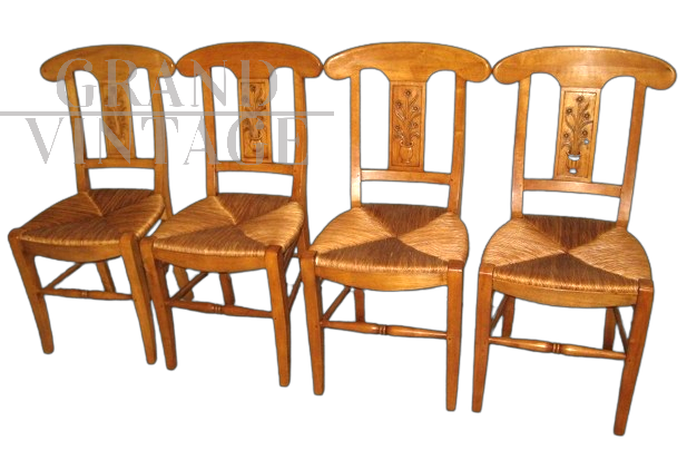 Set di 4 sedie in stile antico in noce mielato con seduta impagliata                            