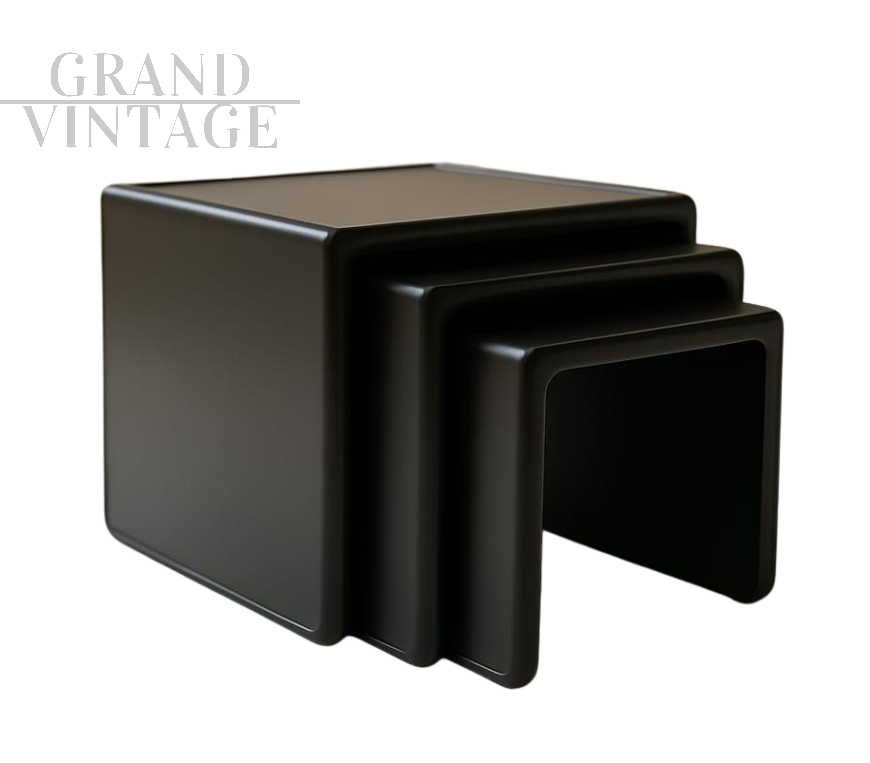 Set di tavolini impilabili Nesting tables di Peter Ghyczy per Horn Collection                            