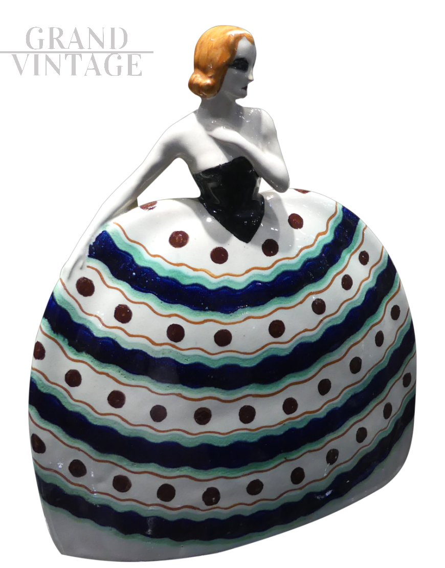 Soggetto di dama in ceramica Imola, anni '30                            